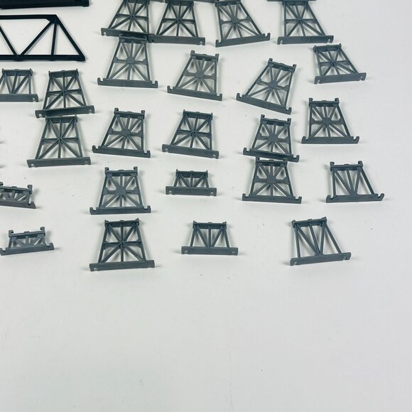 Bachmann Over & Under Blinking Bridge With 50 Bridge Supports - Picture 5 of 7